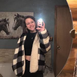 Meet your Posher, Avery